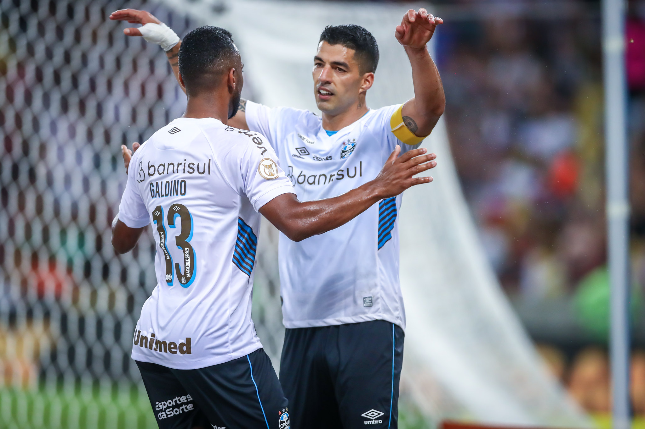 Grêmio vence fora de casa com pintura de Suárez